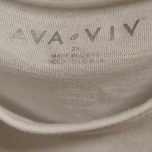 FINAL PRICE AVA & VIV white pleated and embroidered short sleeve blouse Size 2X